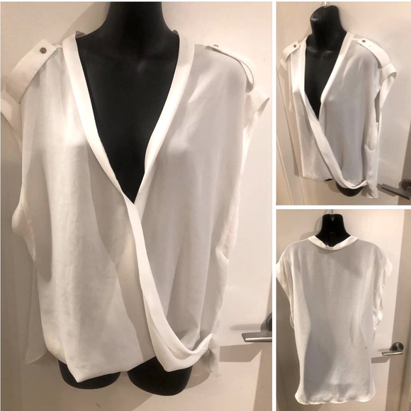 5/$20 *AS IS* White blouse top L-XL Fit - Picture 1 of 1